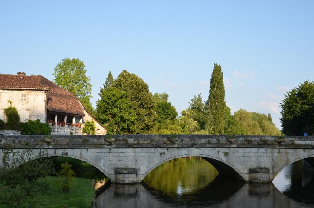 Hotel Restaurant Charbonnel Brantome Exterior photo